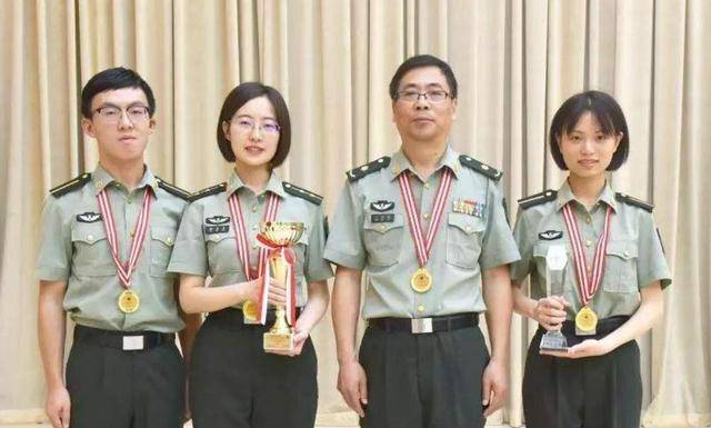 中国最小的现役军官,8岁就被特招入伍,战场上有特殊作用?