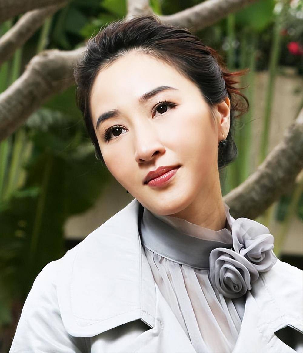 明媚大气有实力,2度小产却被赞旺夫_关咏荷_张家辉_发展