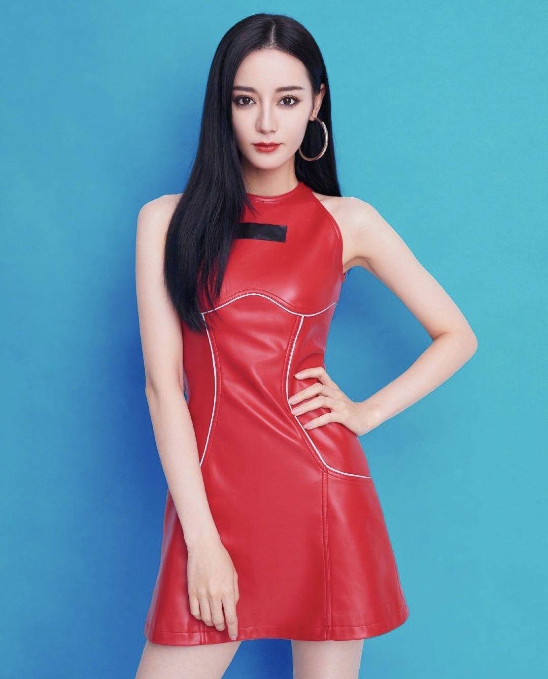 迪丽热巴又秀神仙身材!