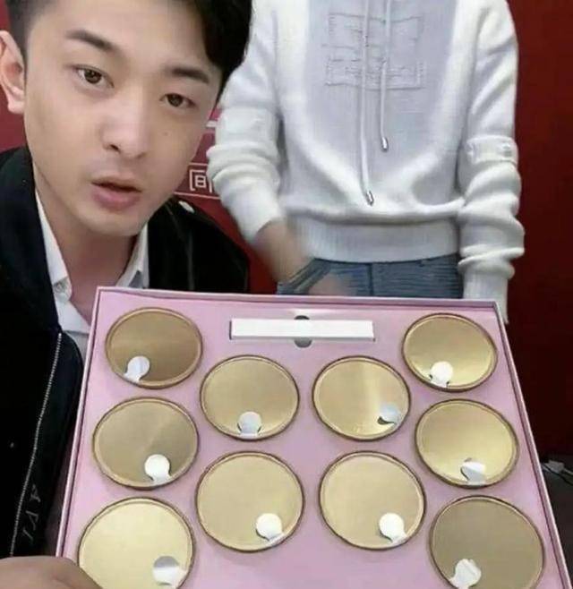 辛巴高调回归,对消费者造成的伤痛却刚刚开始_燕窝_直播间_用户