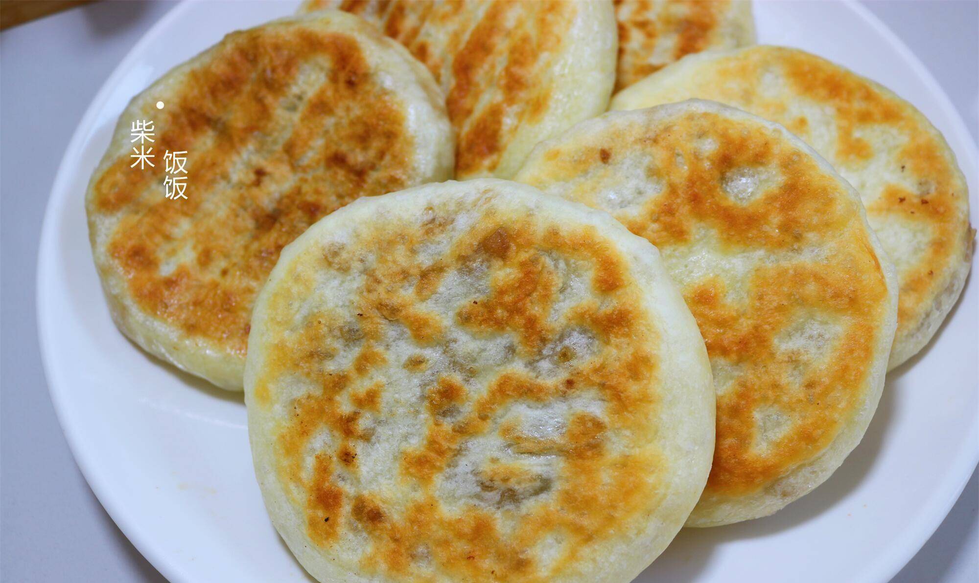 300克面粉做了6张牛肉饼,从锅中取出时,它们芳香,柔软,轻盈_蛋糕_馅料