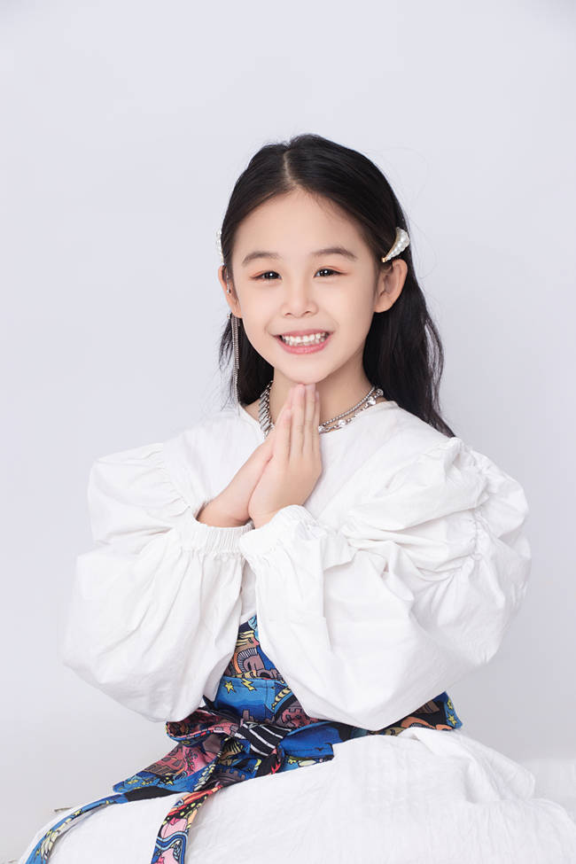 贾林果郦钰婷丹尼尔严婧琪沈诗瑶时装周优秀童模:时装周将以独特的