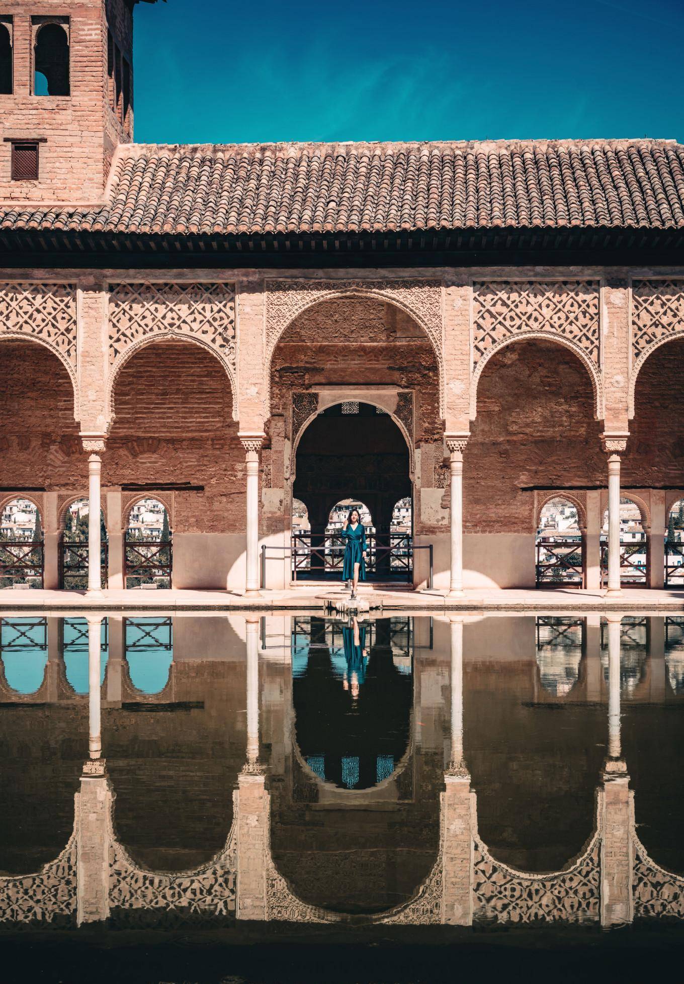 从阿宫最精华的纳赛瑞斯皇宫出来就是帕尔塔花园(el partal),最显眼的