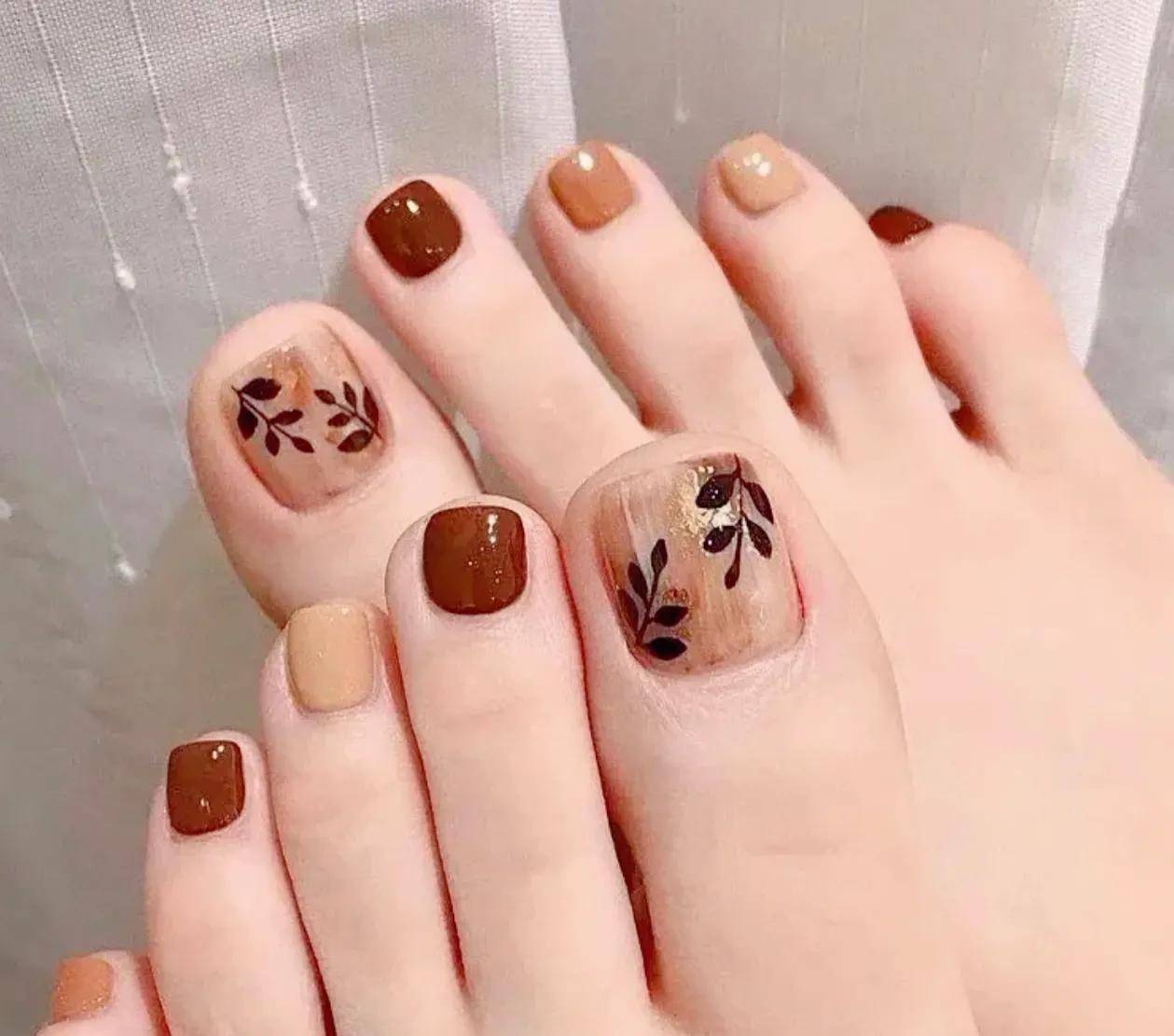 八款夏日脚趾美甲图片,显白高级有气质,男女都喜欢_黑色_银色_白色