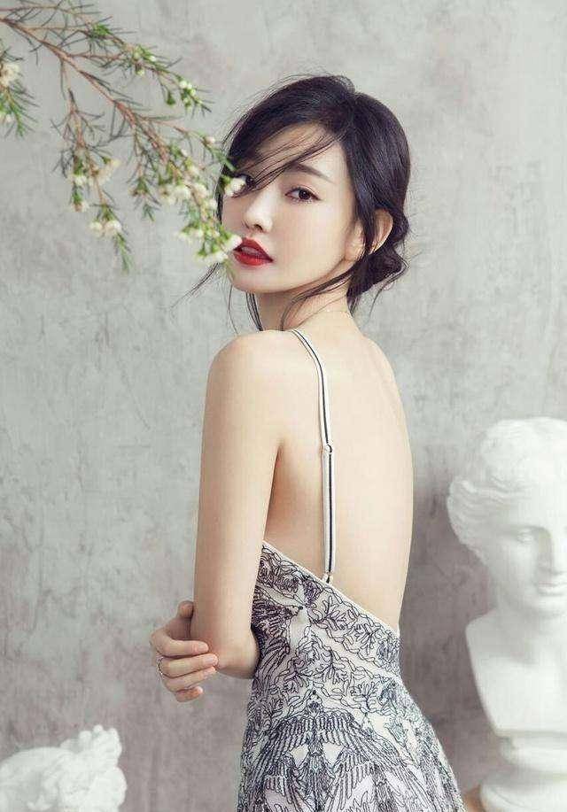 被王晶发掘时才读大二,拍3部电影票房26亿,今成"最美晶女郎"!