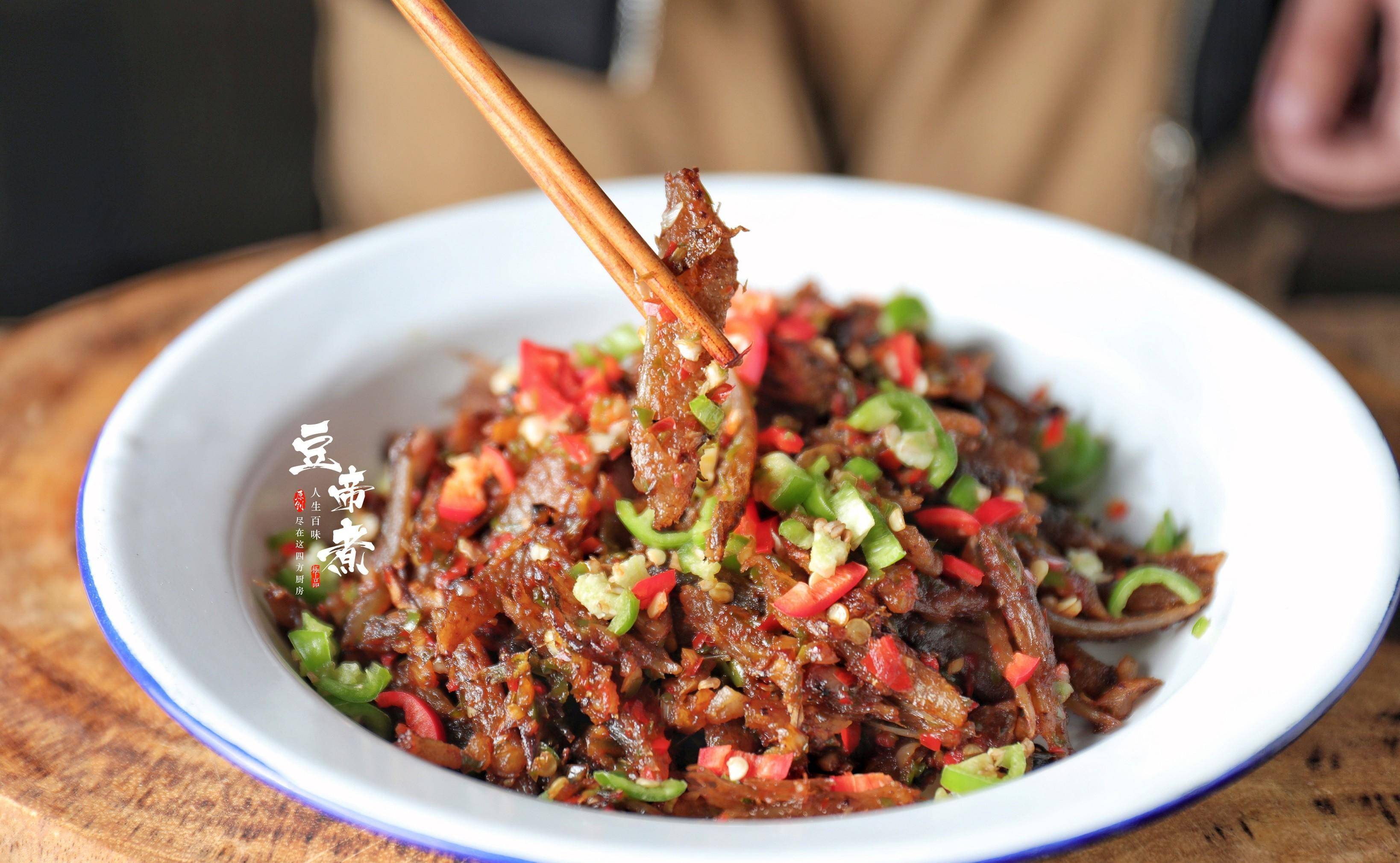 一顿无辣餐餐不香,这一道湘菜中的特色菜,我实在好喜欢拌饭吃_辣椒