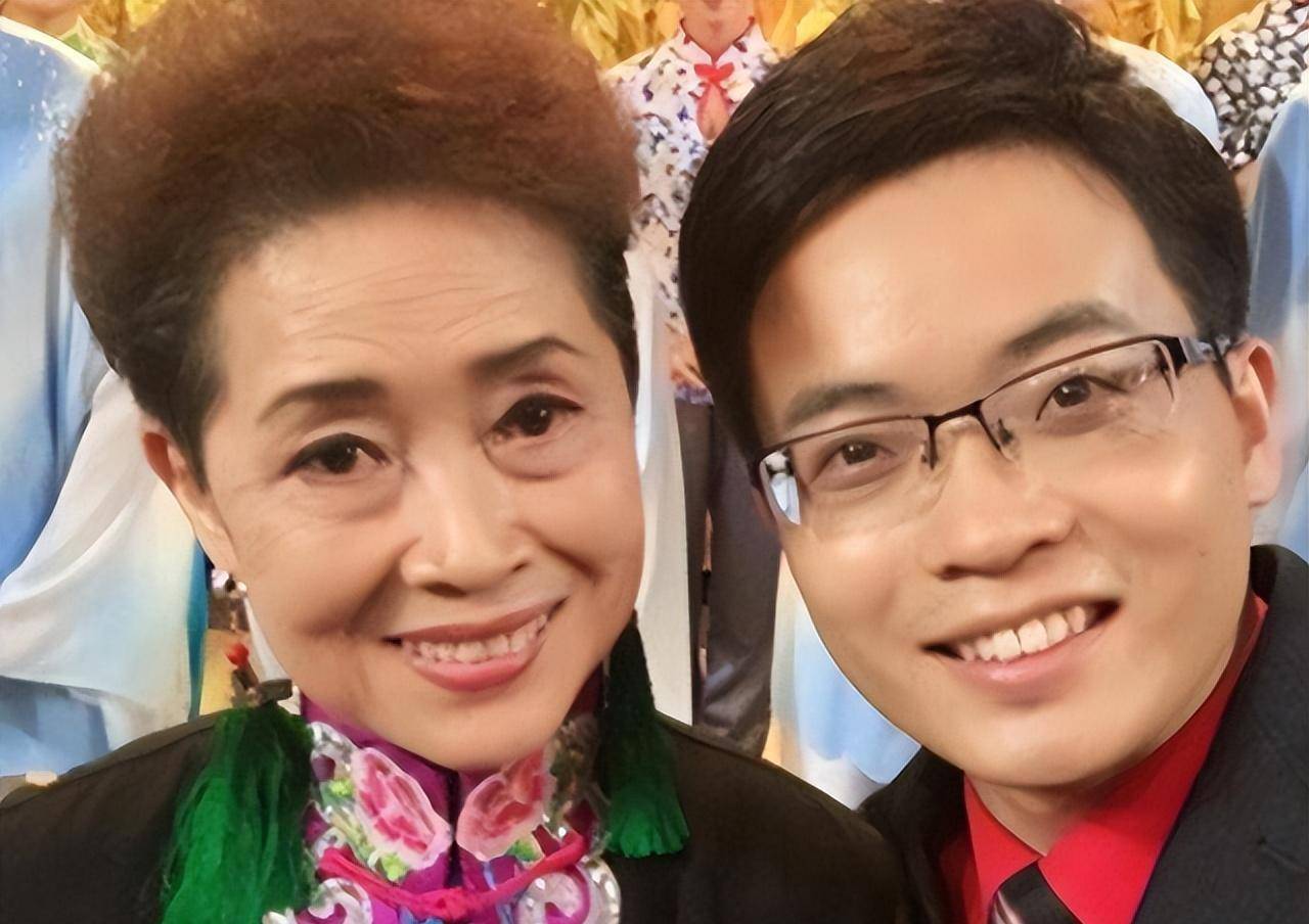 刘三姐黄婉秋去世,享年80岁,因儿子英年早逝病情加重_何有才_丈夫