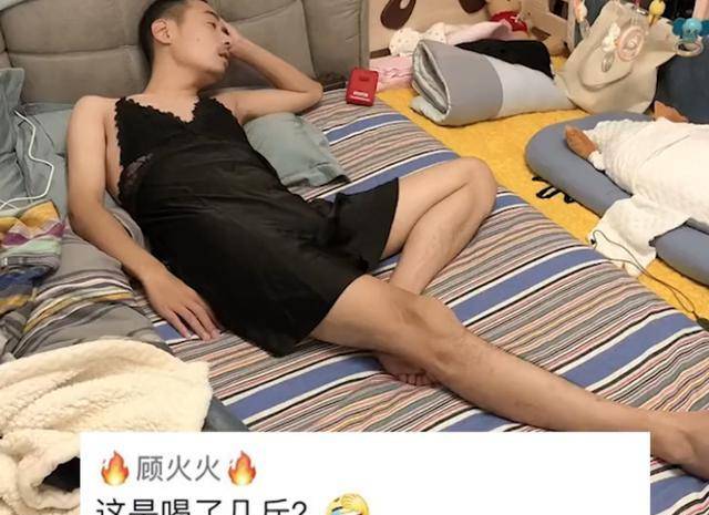 男生穿女生吊带图片