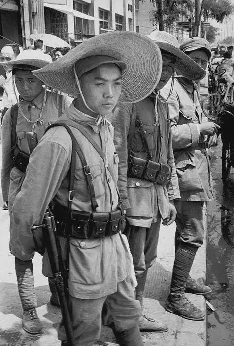 1949年4月的南京老照片_人民解放军_宣传_士兵