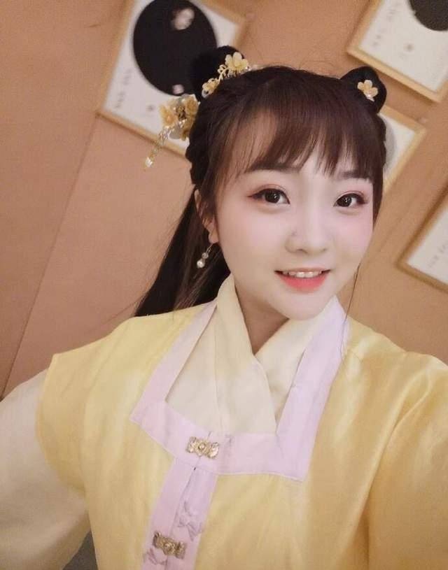 67奥运女孩林妙可长大了,穿古装清纯又温婉,美成了画中人_身材_少女
