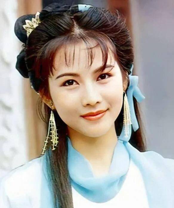 17,黎姿,梨涡浅笑,眉目含情,柳叶弯眉,人世绝色!