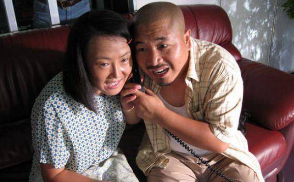 赵本山的徒弟,走红后和发妻离婚,娶《乡村爱情》中的谢兰_温美玲_刘能