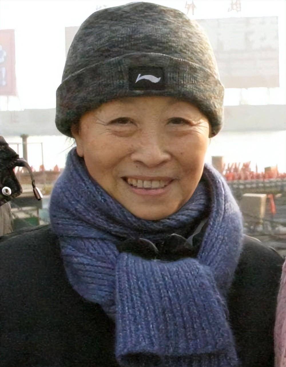 "丑娘"张少华:一辈子住40平小房子,临终前却仍背负骂名_吴欢发_母亲