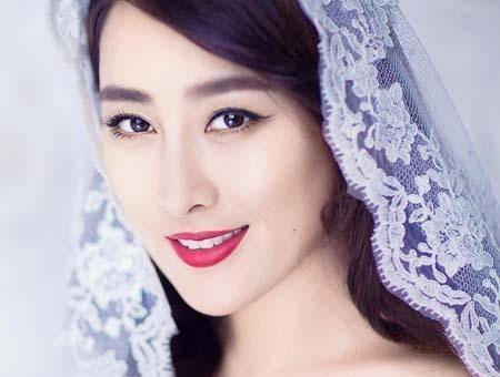 马苏和柳岩同框,成为背景板,女明星同框是比身材还是比气质?