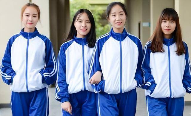 初中女生自认为很好看的行为,两条鲶鱼须成标配,第三个更难理解_校服