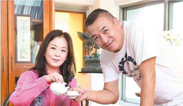 她是琼瑶干女儿,一婚被家暴,二婚遇渣男,如今的她终于找到幸福_赵永馨