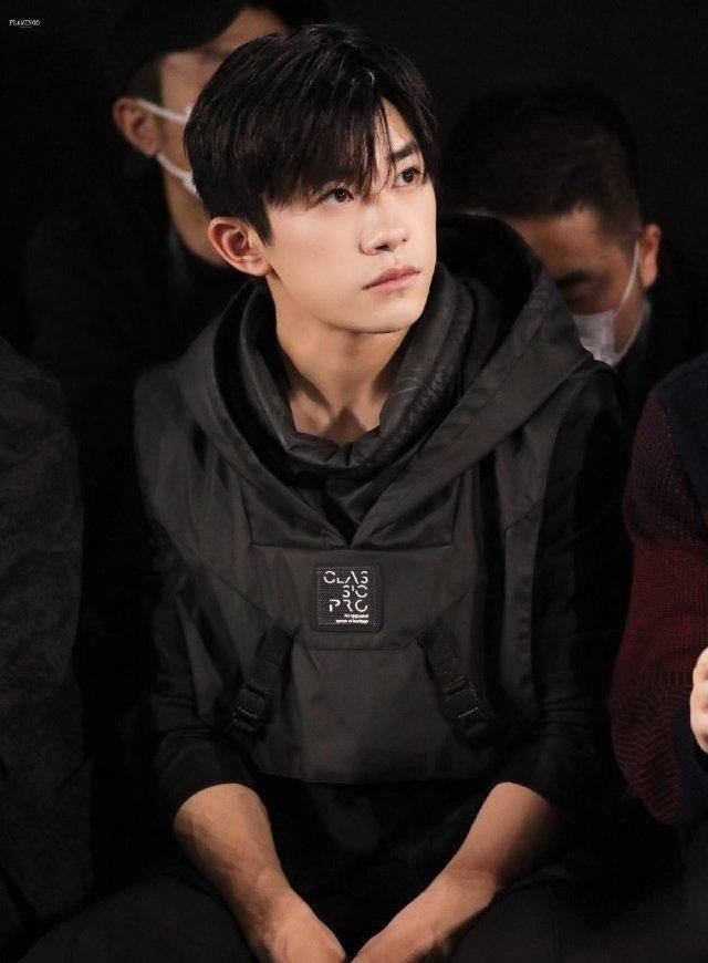 易烊千玺闭关拍戏喜提新身份,成为内娱独一份儿,你有多少惊喜?