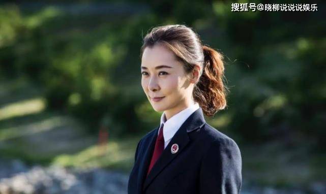 她曾出演《人民的名义》,比韩雪家世更显赫,但感情