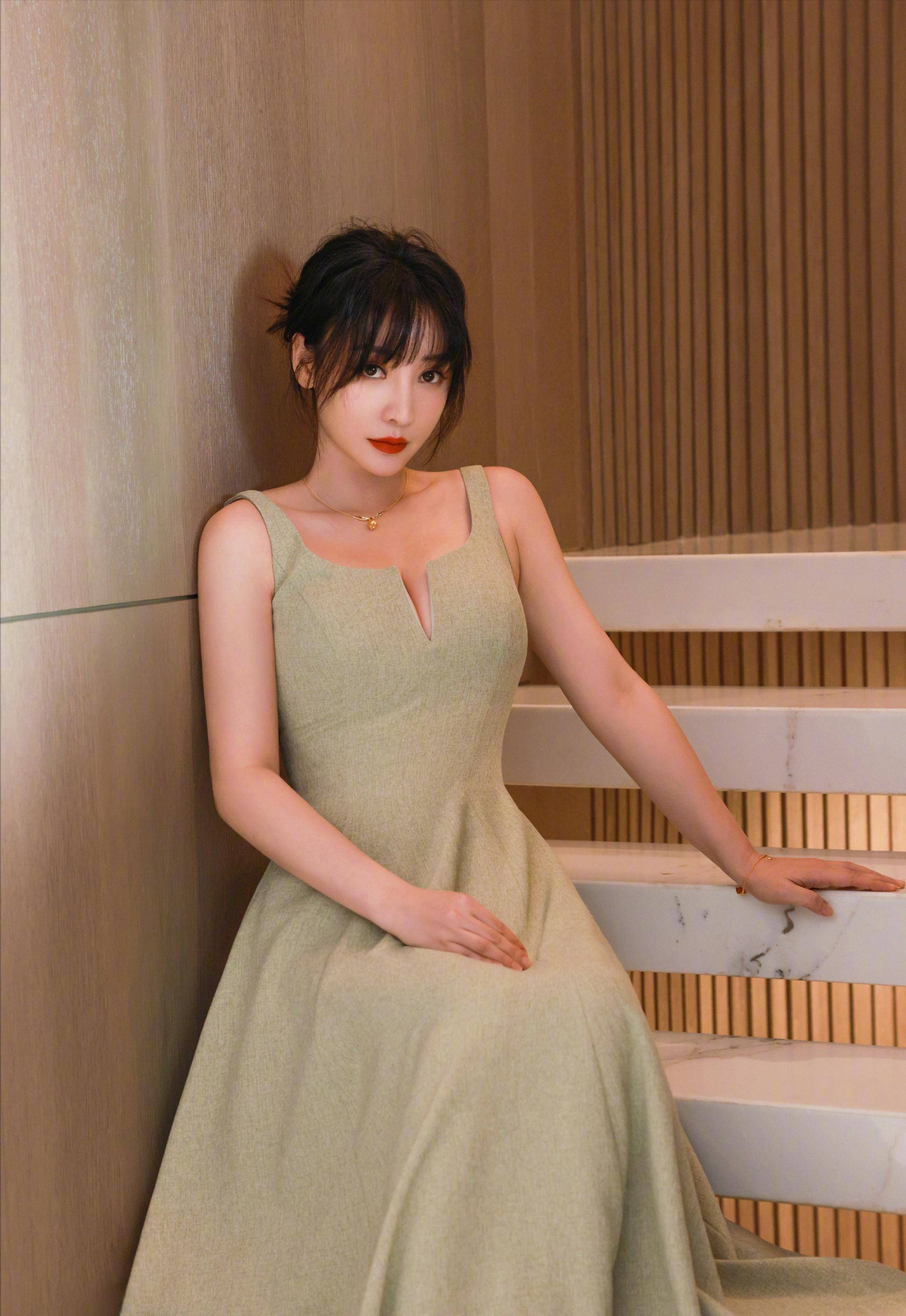 马苏和柳岩同框,成为背景板,女明星同框是比身材还是比气质?