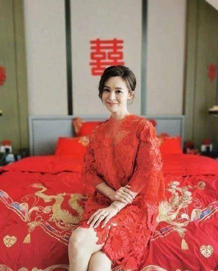 眼看距离婚礼越来越近,日前,文咏珊好闺蜜严纪雯在社交平台分享文咏珊