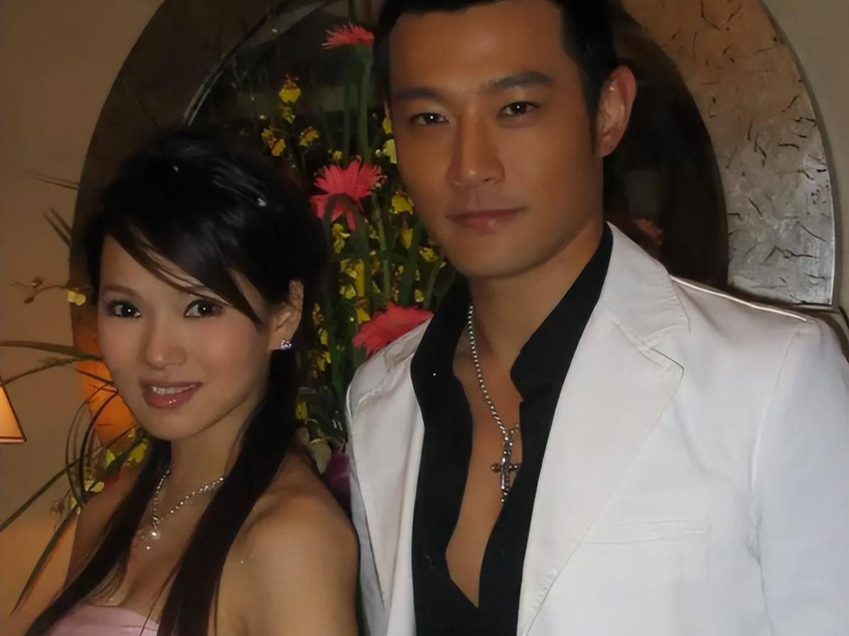 当时的伊能静跟庾澄庆还是夫妻,他们还有个儿子哈利,黄维德也是有女友