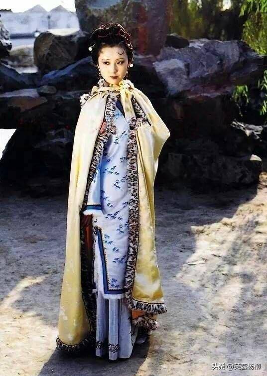 87版《红楼梦》连载,林黛玉的44套服装(二)_衣服_西装_白色