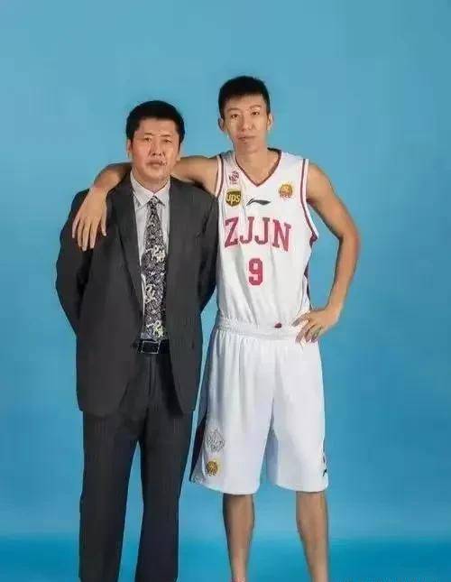 球二代盘点,郑祺龙转战东亚联赛,李京龙下家未定_父亲_助理教练_父子