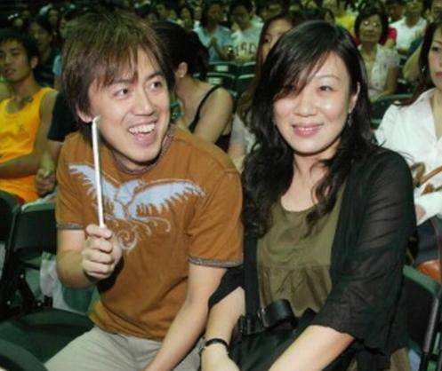 因为肖慧文特别喜欢狄龙饰演的小十一郎,所以张宇给她起了个化名十一