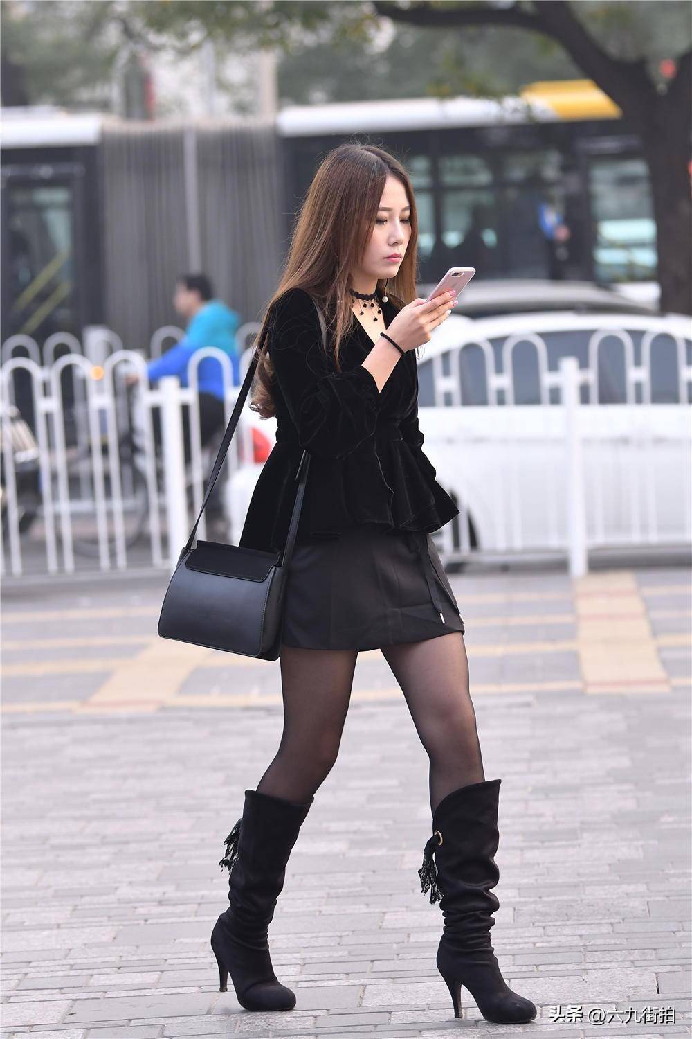 高跟长靴,搭配黑色丝袜,还有一条黑色短裙_生活_美女_效果