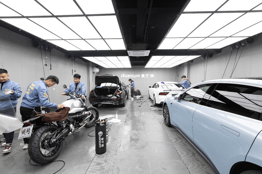 施工车间是保证汽车贴膜成功至关重要的一环,膜天轮-量子膜南京官方