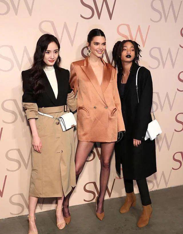 詹娜错把西装当裙穿!一旁的杨幂差太多!网友不买账!_漂亮_形象_问题