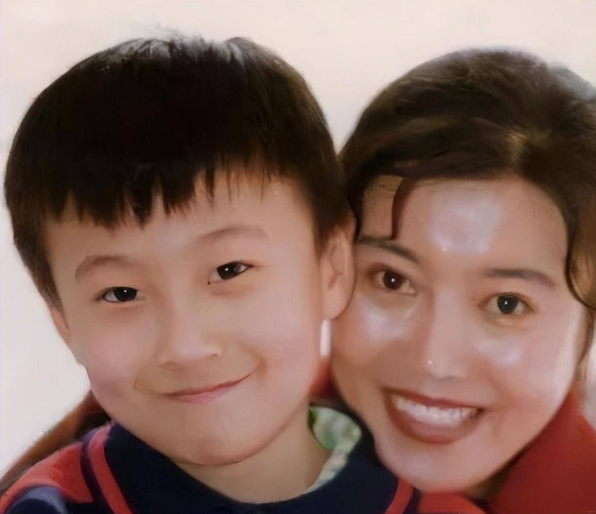 丁嘉丽公开审判自己,现状如何_初恋_丈夫_孩子