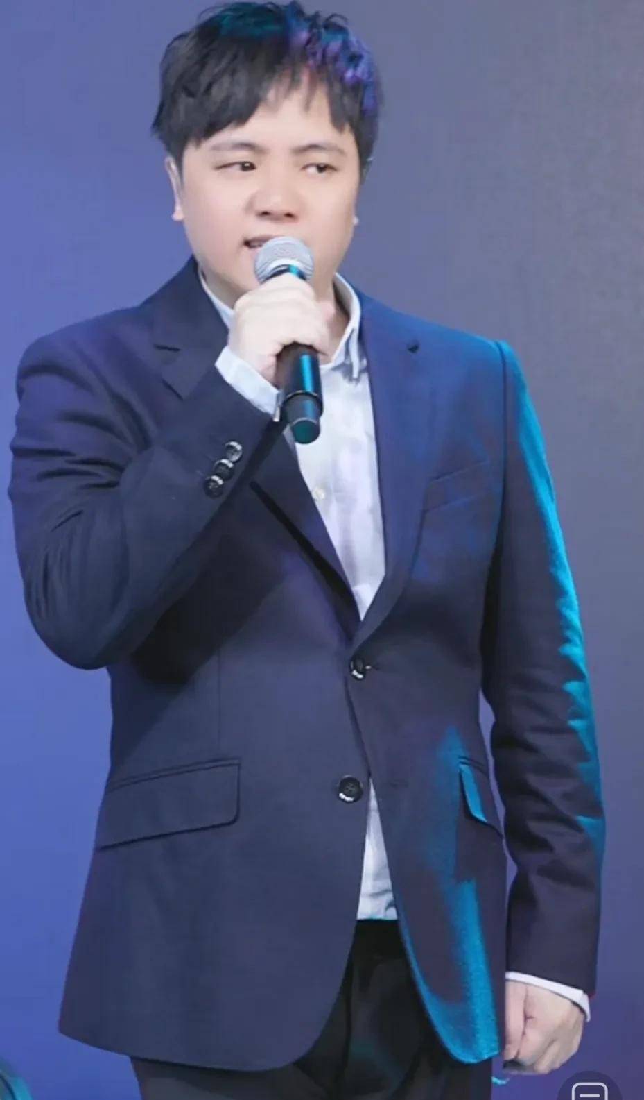 郑源惊讶到我了,他不但会唱那么多别人的歌,他粤语居然还那么好_直播