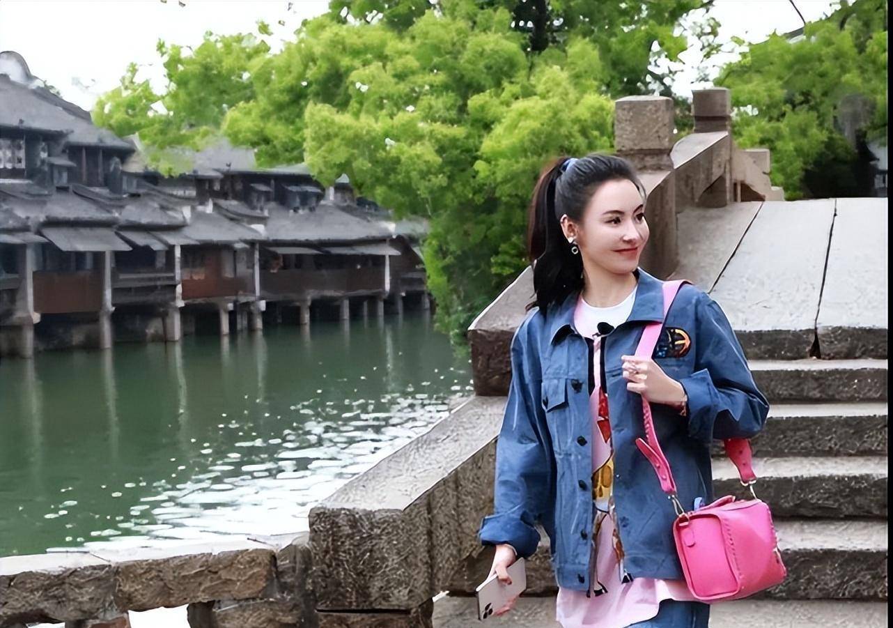张柏芝独自游乌镇!
