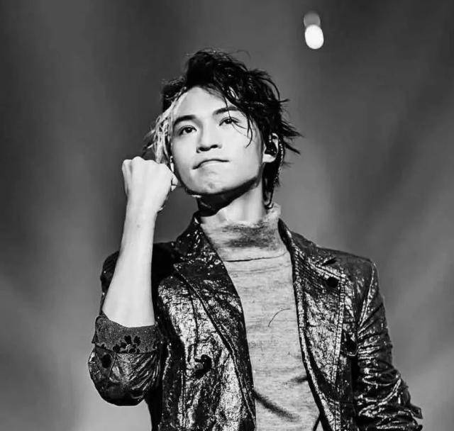 不一样的"乾式情歌",何乾梁最新单曲《整个世界都是你》解锁治愈恋情