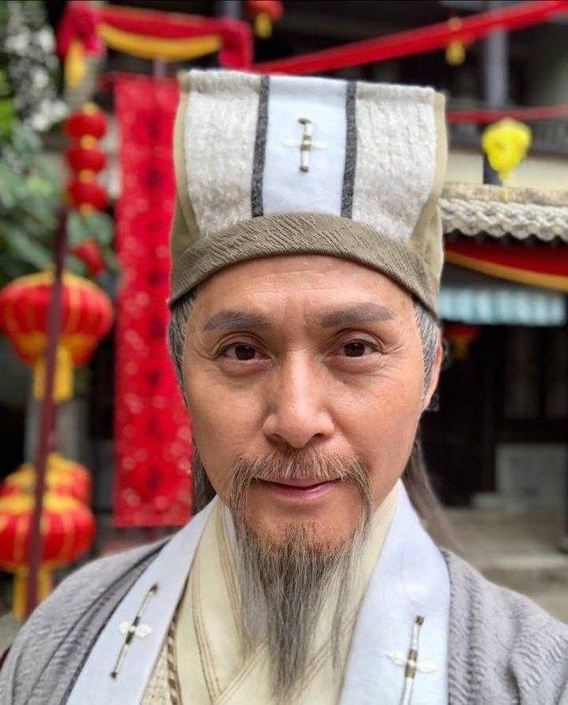 也不得不佩服现在的"慕容复"依旧如此英俊潇洒,也许这就是这份心态