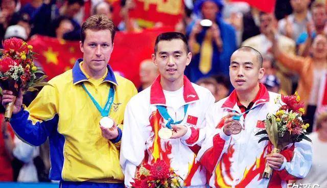 2000年悉尼奥运会颁奖仪式乒坛三大满贯同台,经典一幕谁还记得?