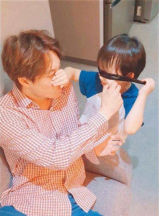 exo金钟仁的侄子已经开始遗传"偶像基因",展现超凡美貌水平!