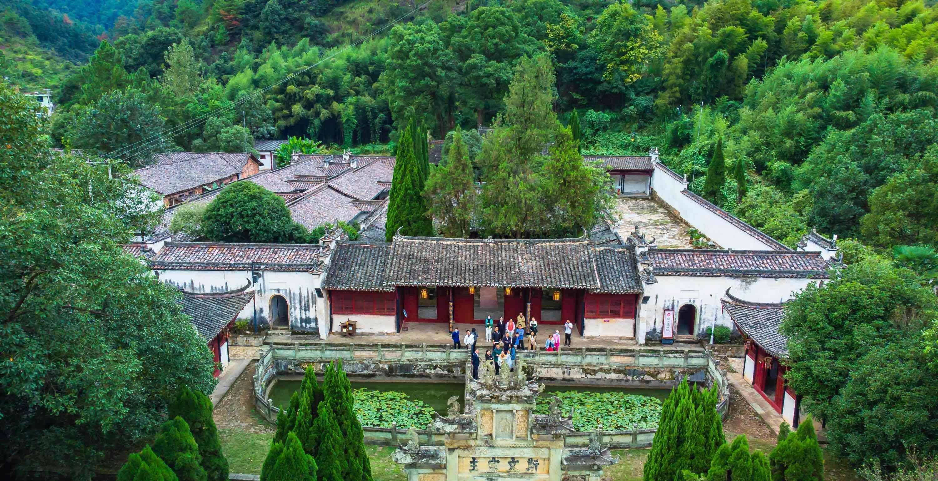 江西上饶有一座鹅湖书院,历史悠久,众多文人墨客曾在此辩论讲学_朱熹