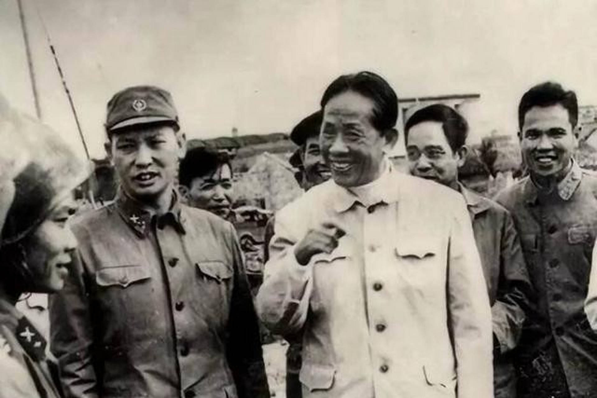 1981年,越军上尉乔清陆,携9人驾机起义,投奔我国,结局如何?