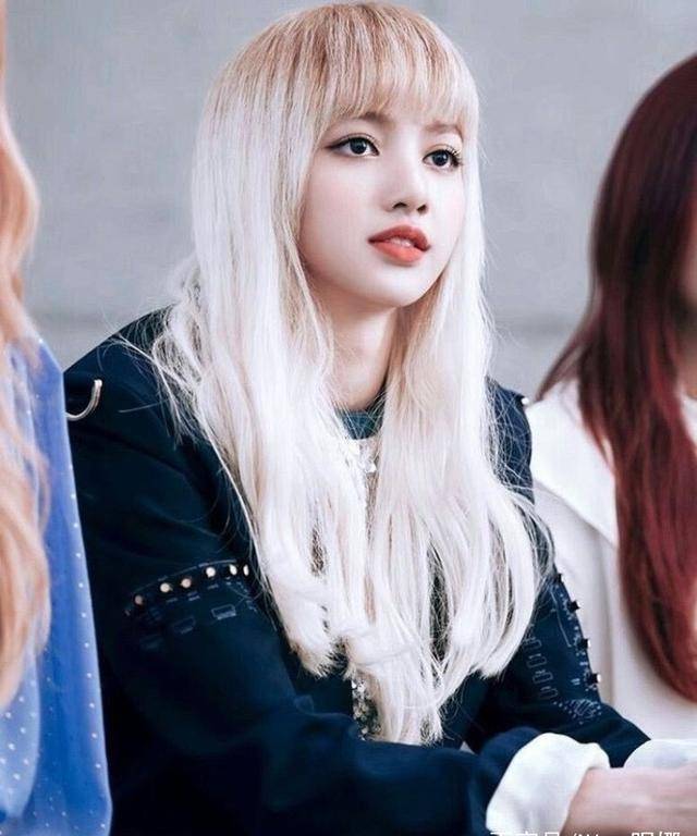 lisa新发型,甜蜜的真人版洋娃娃染成黑发后更优雅,说她18我都信_黑色