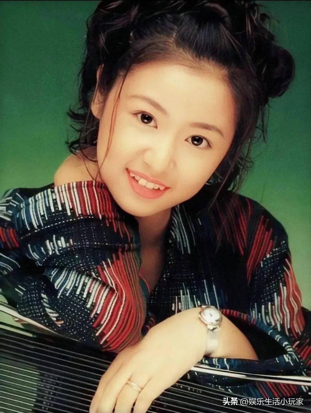 早期的林心如,还不是大明星,也看不出大美女,那时候还没有长开,还