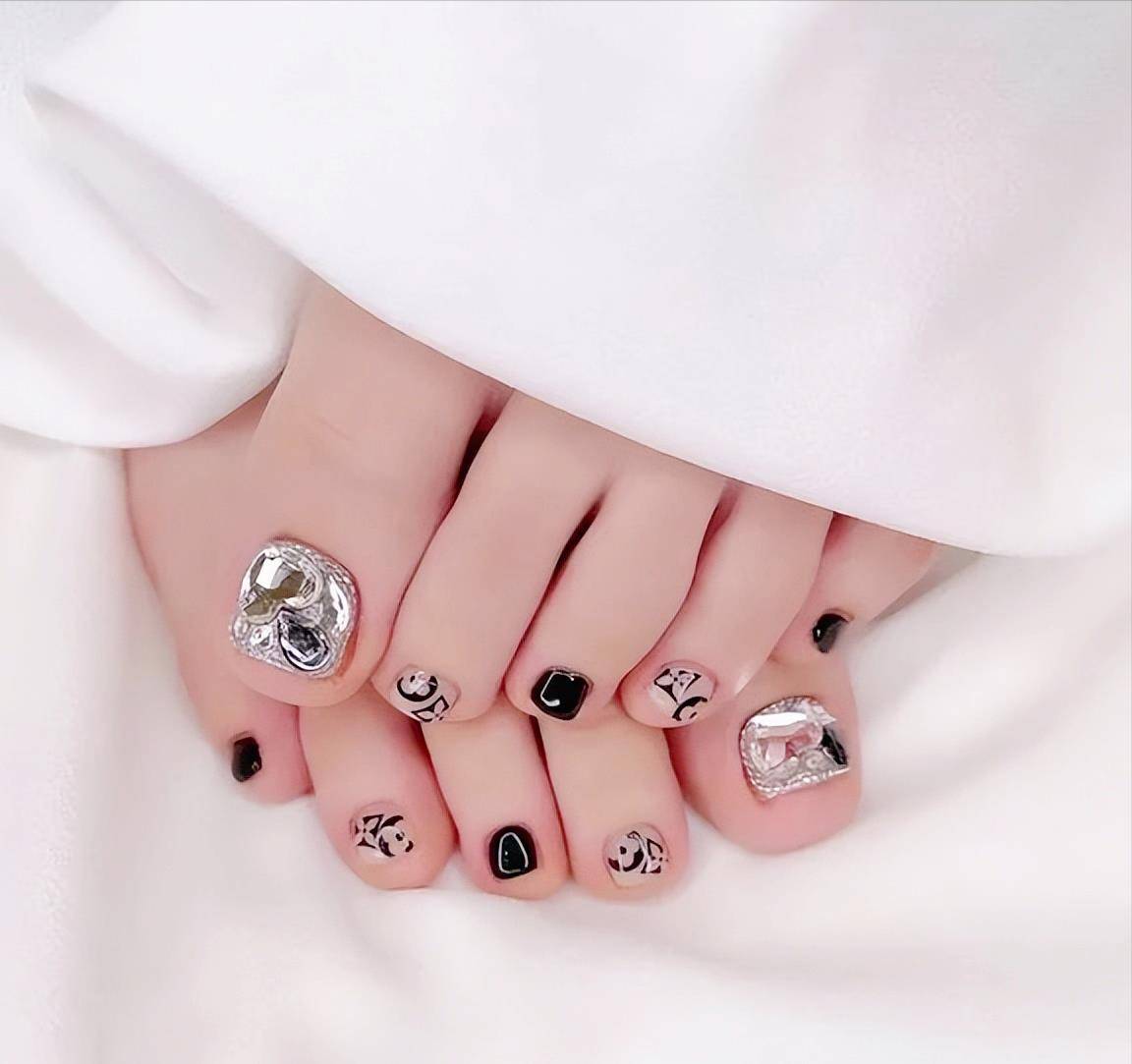 2022不能错过的16款脚丫子美甲!可爱显白有气质!你可以驾驭吗?