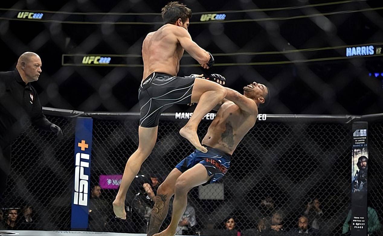 杰克·吉伦哈尔 ufc 现场征战,为演拳击手震撼变身肌肉猛男青筋凸起