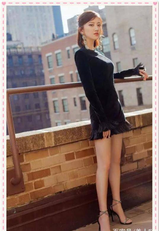 景甜终于不扮嫩,烟熏妆配大红唇,气场炸裂,张继科能招架得住吗_气质