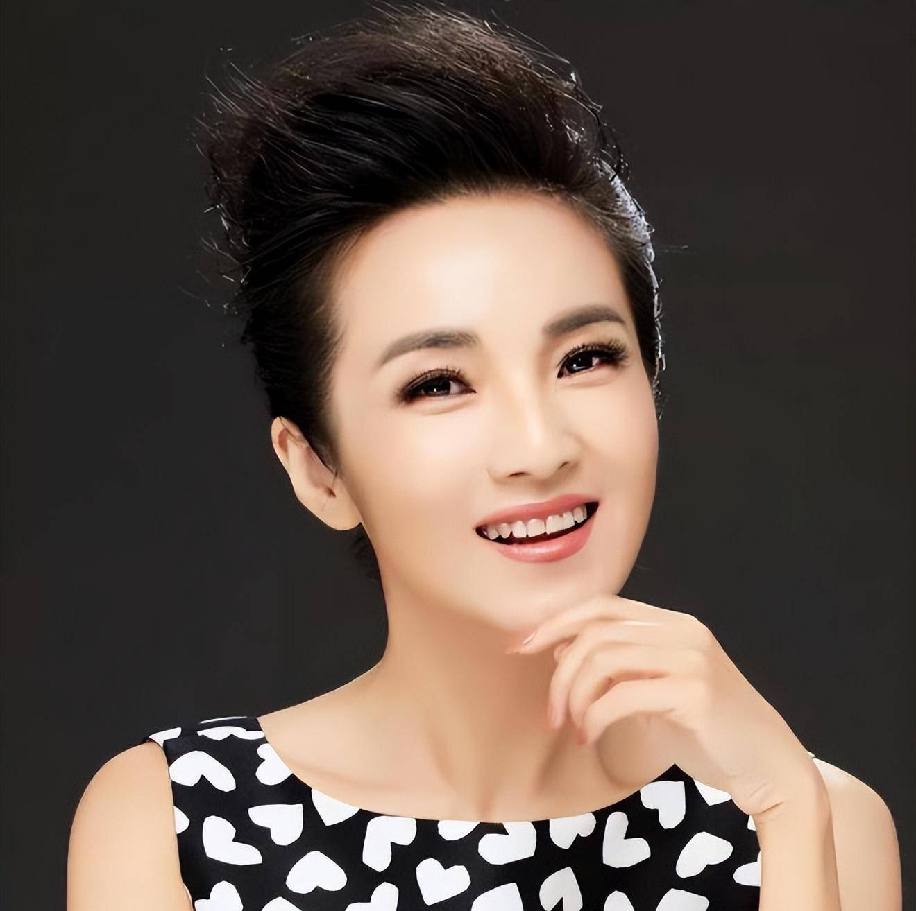 管彤:我这辈子最正确的决定,就是在42岁高龄为普通丈夫生儿子_进行