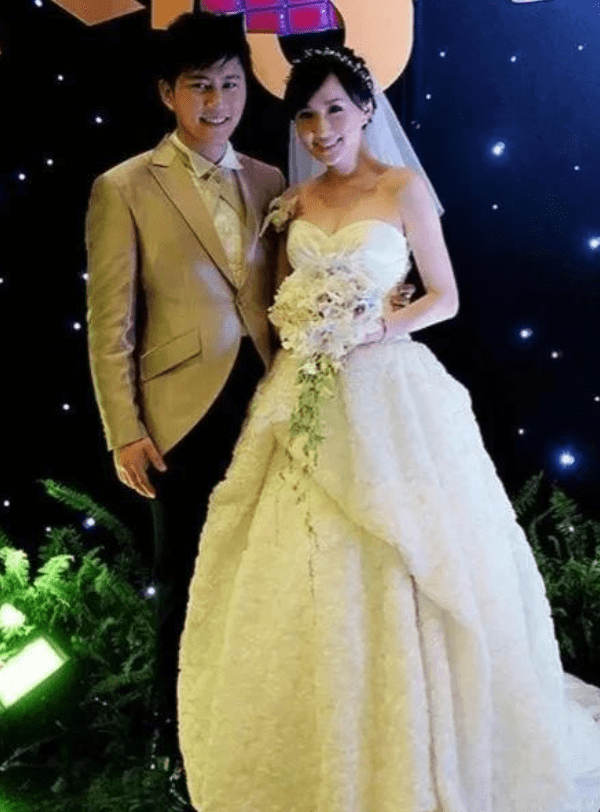 阚晓君和佘雅静:东方卫视高颜值主持夫妻,结婚9年现状如何_上海_听众