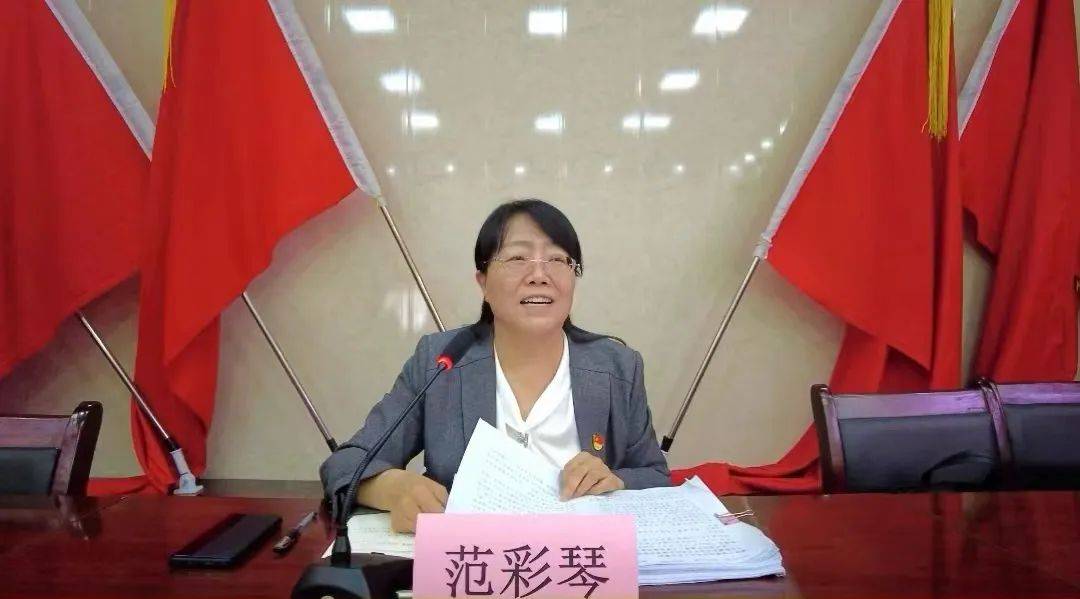 范彩琴在市场监管局宣讲党的二十大精神