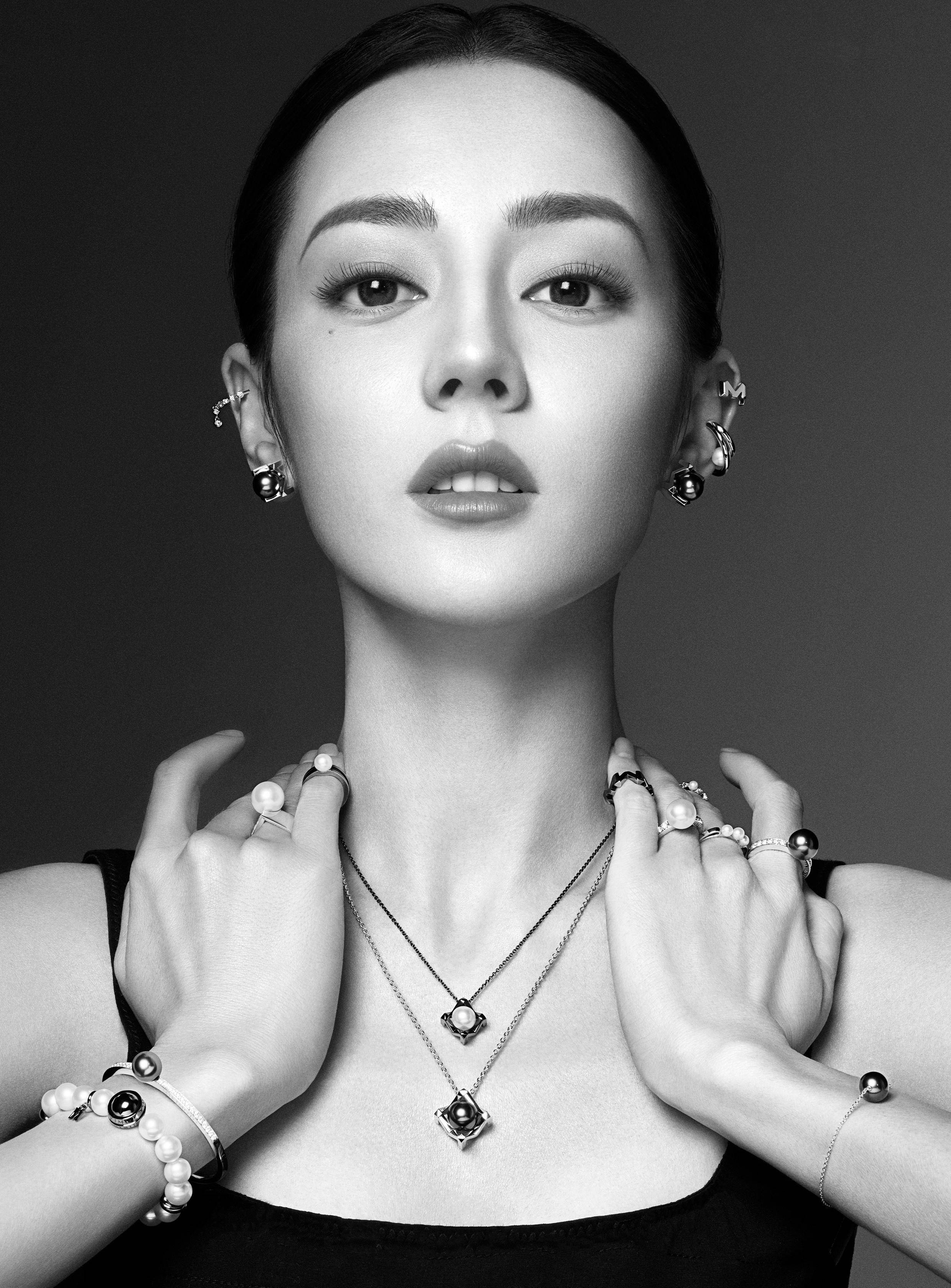 内娱的女明星好难,迪丽热巴左手无名指戴钻戒,被恶意猜测_戒指_网友