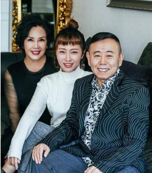 潘阳晒潘长江和孙子合照,网友表示长得像,身价超过10亿_儿子_石磊